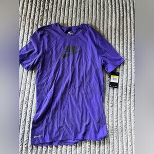 Nike Dryfit men’s Tshirt purple small NWT
